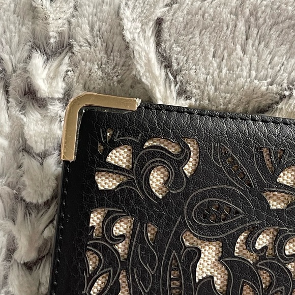 NWOT Aldo Black & Gold Wallet - Picture 2 of 4